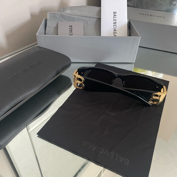 Balenciaga SUNGLASSES IN BLACK - Picture 9 of 10